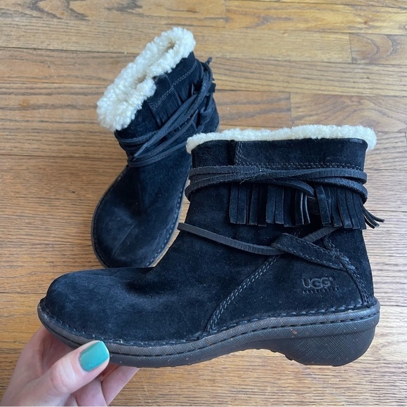 UGG Gaviota 5749 Short Leather Suede Boot Black Size 5 - Picture 1 of 7